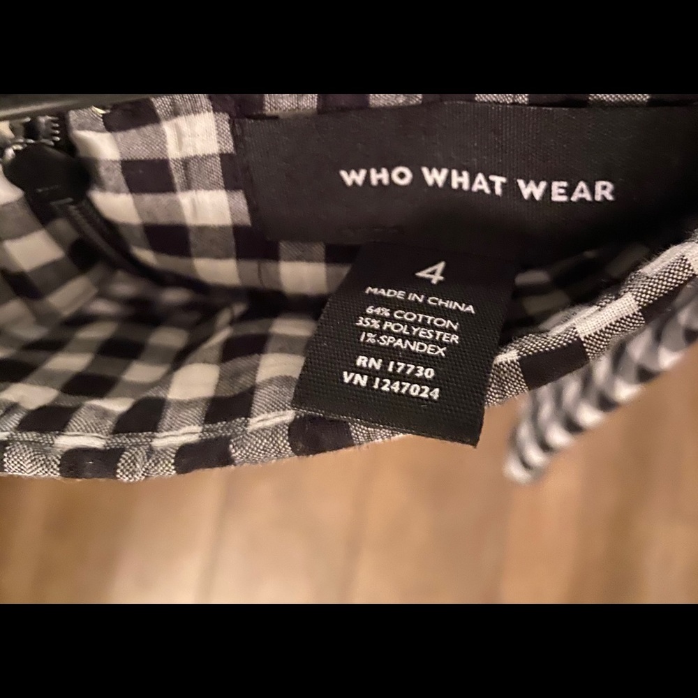 Gingham print skirt. Size 4